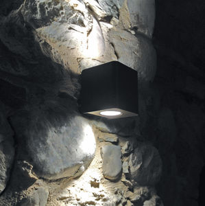 contemporary wall light / for wet rooms / outdoor / aluminum