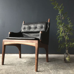 contemporary armchair / leather / walnut / black