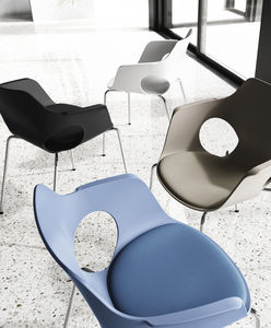 contemporary visitor chair / with armrests / on casters / star base