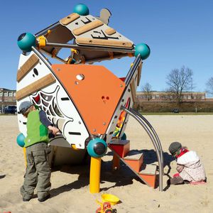 playground play structure / metal