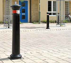 security bollard / cast iron / cast aluminum / removable