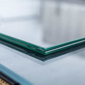 laminated glass panel / safety / sun protection / patterned
