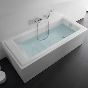 free-standing bathtub / cast iron