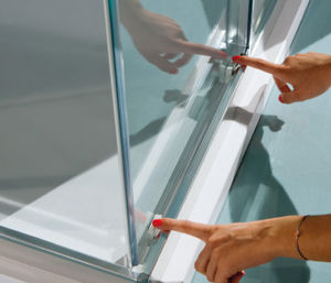 sliding shower screen / corner