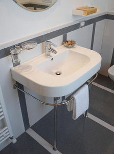 indoor tile / bathroom / floor / quartzite