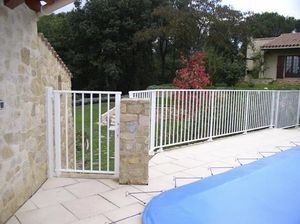 protective barrier / fixed / aluminum / pool