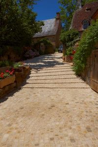 natural stone paver / drive-over / made from recycled materials