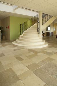 quarter-turn staircase / stone steps / with risers