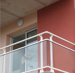 glass railing / aluminum / with panels / outdoor