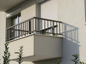 aluminum railing / with bars / outdoor / for balconies