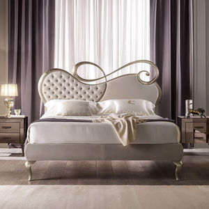 double bed / traditional / upholstered / fabric