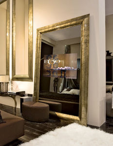 wall-mounted mirror / traditional / rectangular