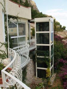 domestic use lifting platform / outdoor