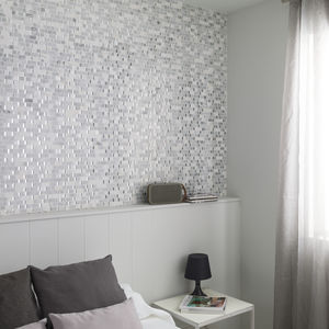 indoor mosaic tile / wall / glass / natural stone