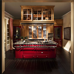 traditional kitchen / wooden / island / lacquered