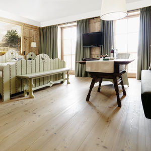 engineered parquet floor / glued / floating / larch