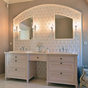 traditional bathroom cabinet / wooden / with mirror