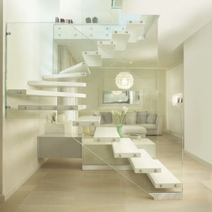 straight staircase / half-turn / wooden steps / glass frame