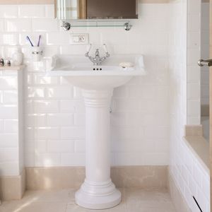 free-standing washbasin / rectangular / porcelain / traditional