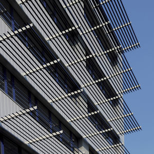 aluminum solar shading / for facades / horizontal / rigid