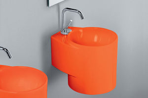 wall-mounted hand basin / round / ceramic
