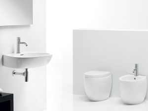 free-standing toilet / ceramic