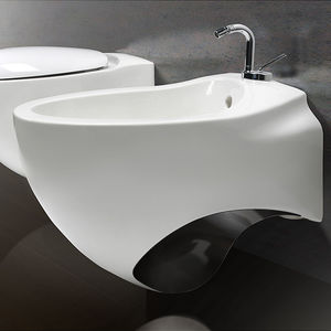 wall-hung bidet / ceramic