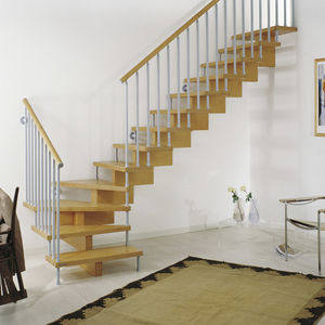 quarter-turn staircase / wooden steps / wooden frame / without risers
