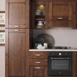 traditional kitchen / walnut / with handles