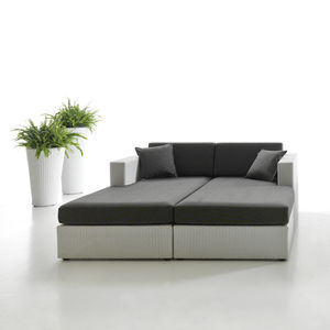 contemporary daybed / resin wicker / garden