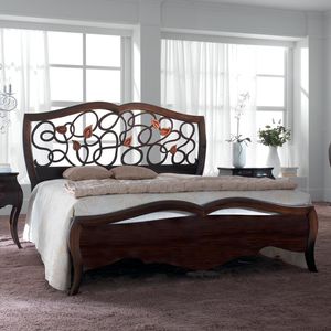double bed / classic / wooden