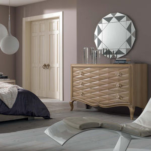 traditional chest of drawers / wooden / beige