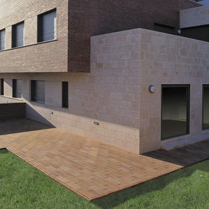 outdoor tile / floor / ceramic / clinker