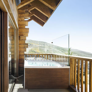 built-in hot tub / rectangular / 2-seater / outdoor