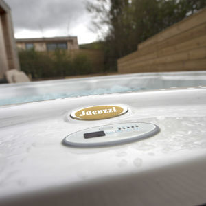 built-in hot tub / portable / rectangular / 3-seater