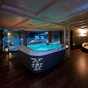 above-ground hot tub / square / 5-seater / 6-seater