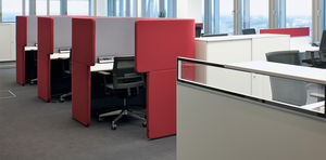 floor-mounted office divider / fabric / soundproofed
