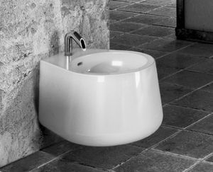 wall-hung bidet / ceramic