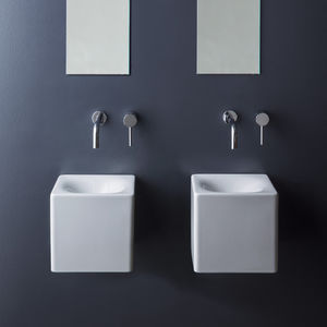 wall-mounted washbasin / square / ceramic / contemporary
