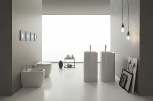 free-standing washbasin / square / ceramic / contemporary