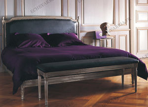 double bed / classic / leather / 160x200 cm