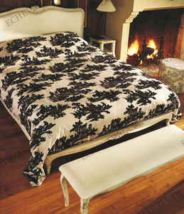 double bed / traditional / wooden / 160x200 cm