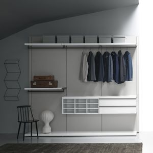 contemporary walk-in wardrobe / lacquered wood