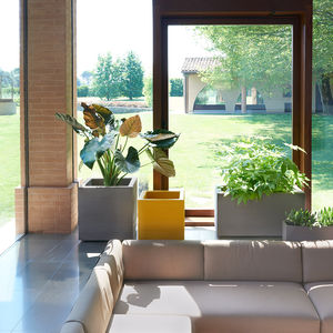 polyethylene planter / rectangular / square / contemporary