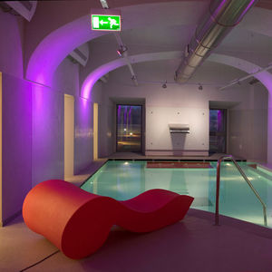 contemporary sun lounger / polyethylene / contract