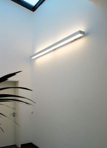 contemporary wall light / linear / aluminum / fluorescent