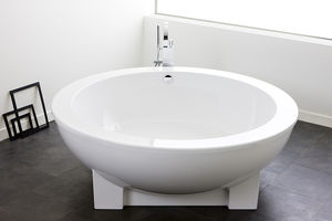 free-standing bathtub / round / acrylic