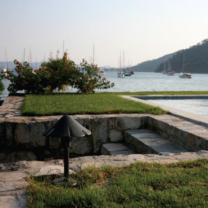 garden bollard light / contemporary / aluminum / halogen