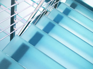 glass step / non-slip