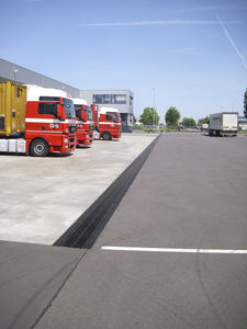 public space drainage channel / fiber-reinforced concrete / with grating